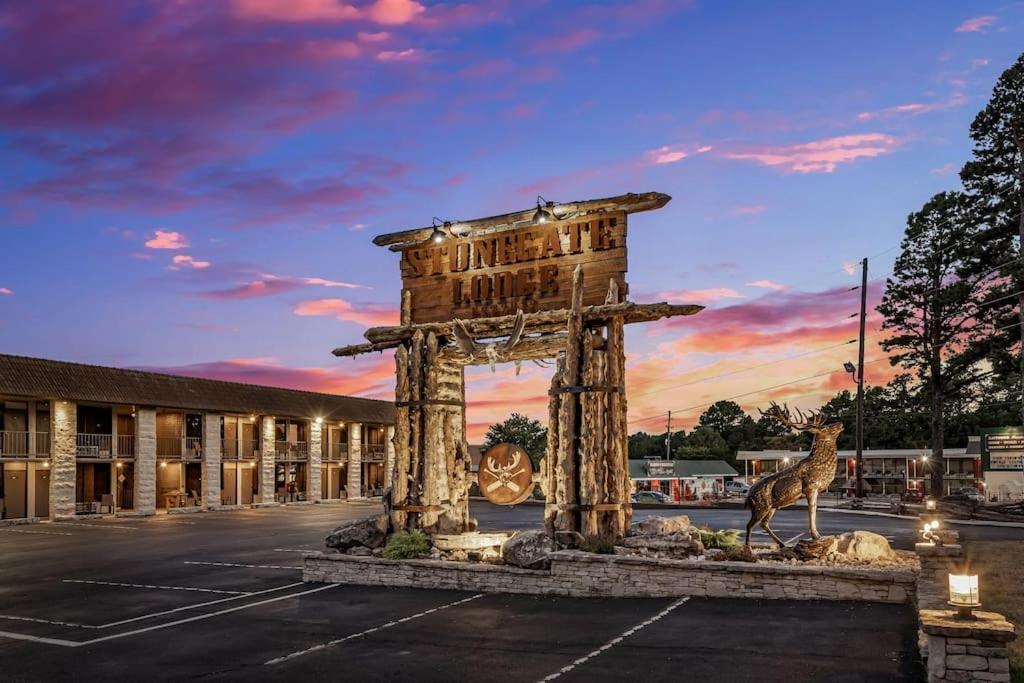 Stonegate Lodge 2 Queen Beds Wifi Tv Salt Water Pool Fire Pits #303 Eureka Springs Exterior photo